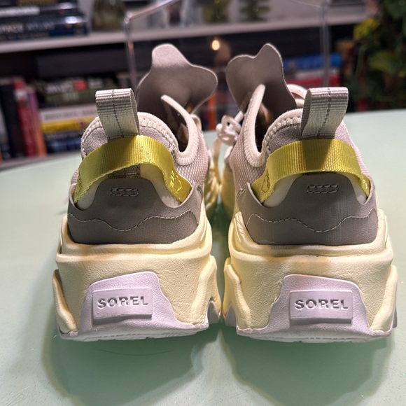SOREL tennis shoes. NEW. - Picture 6 of 6
